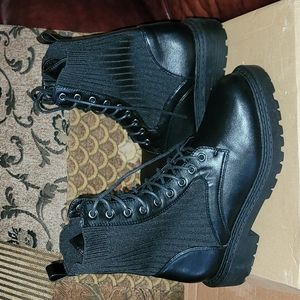 New Super Cute Gen Shuo lace up size 8 boots